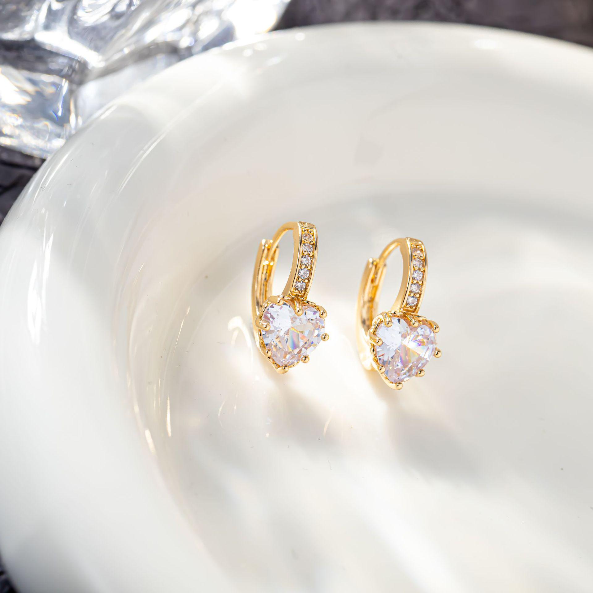 Premium Fashion White Heart Zirconia Ear Cuff - Elegant Peach Heart Micro-Paved Crystal Earring Jewelry