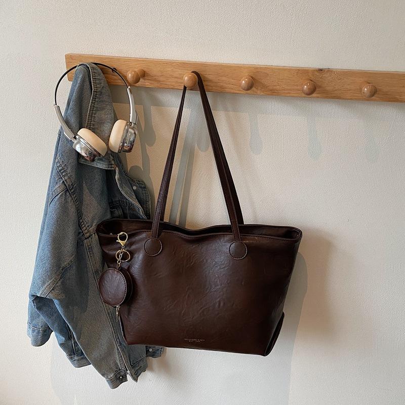 Large-capacity Bag Women's Autumn and Winter New Versatile Shoulder Retro Bag Texture Commuter Tote Bag