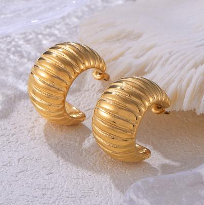 New Fashionable Wide-Sided Striped C-Shaped Earrings, Retro Temperament High-End Titanium Steel Plated 18K Gold Earrings