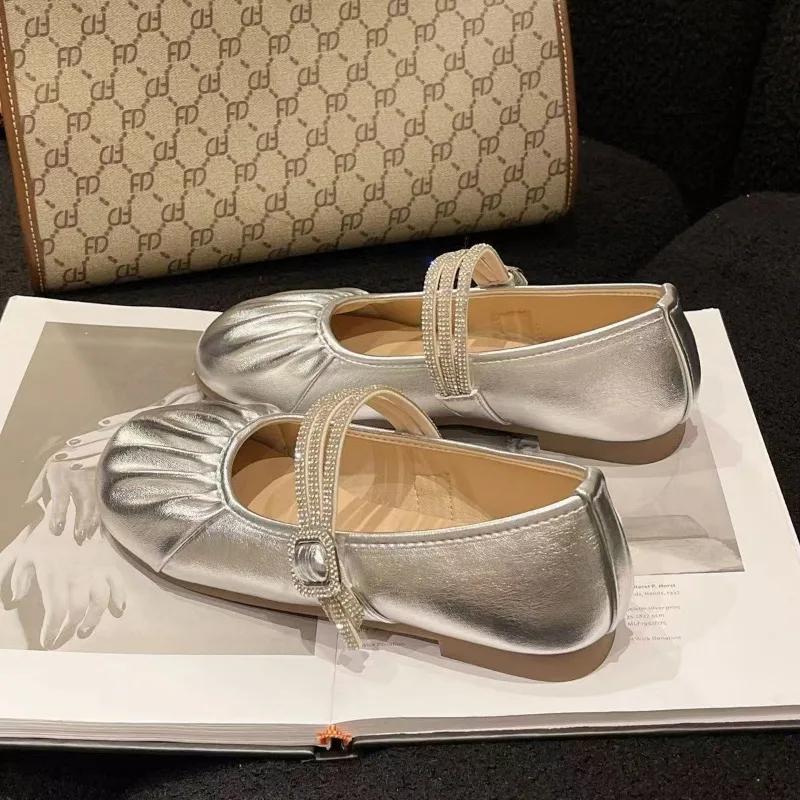 Fashion Spring and Autumn New Women High Quality Pu Flat Shoes Soft Round Toe Bread Shoes Casual Outdoor Women's Shoes