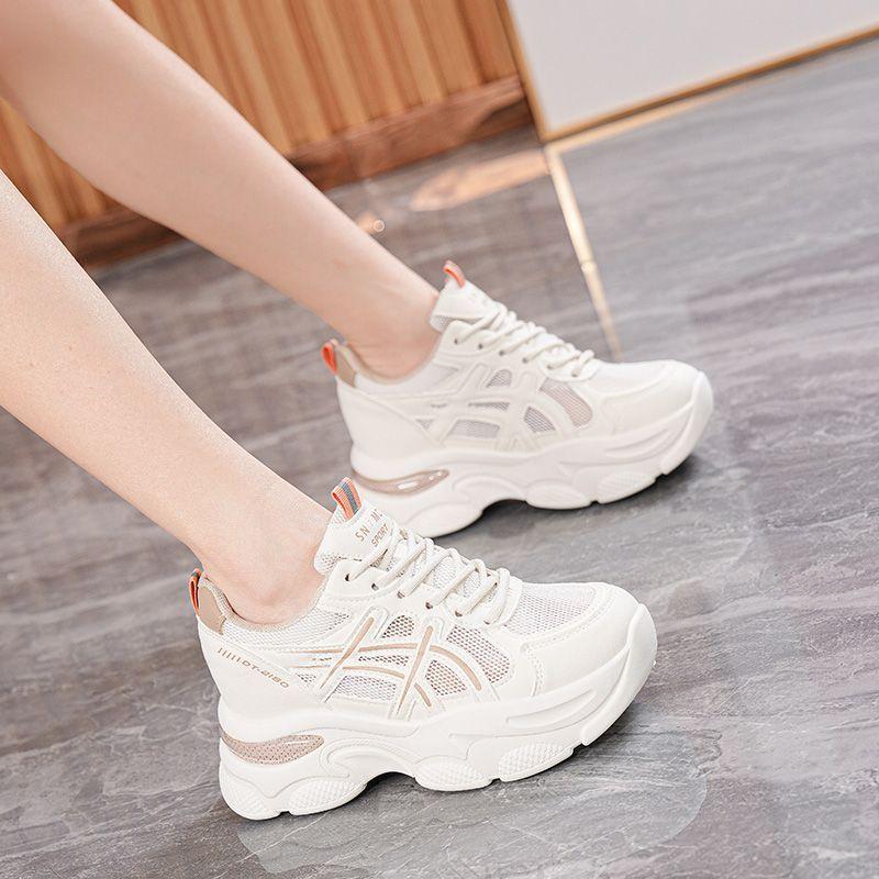 

Женская обувь увеличивается в высоту Новые весенне-осенние универсальные маленькие белые туфли Мягкая кожа увеличивает высоту Спортивная повседневная женская обувь на толстой подошве 40 хаки