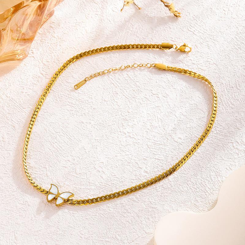 European & American Butterfly Pendant Collarbone Chain Set: Korean Blade Chain, Women's Bracelet, Earrings, Necklace - Gold.