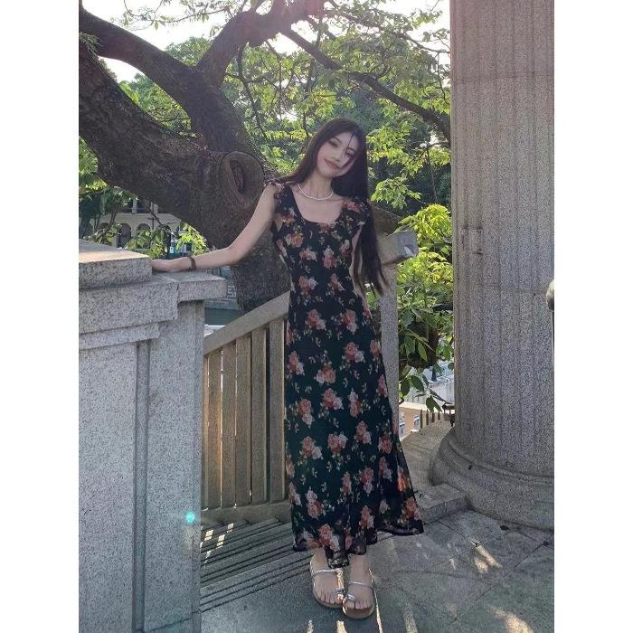 French Retro Floral Dress Women's Summer 2026 New Flying Sleeves Design Feeling Waist and Thin A-shaped Long Dress