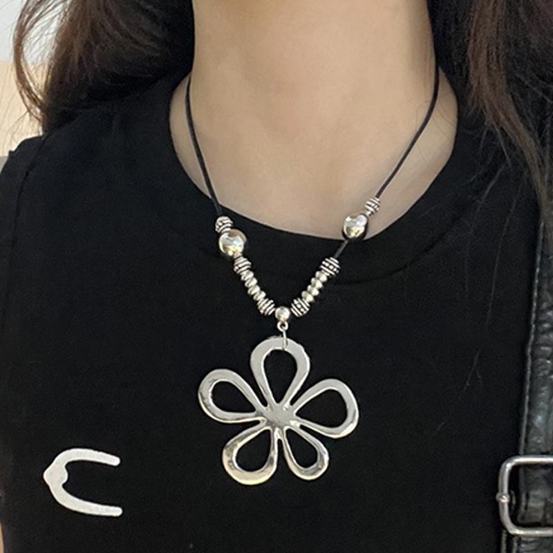 Retro Vintage Hollow Flower Charm Statement Simple Leather Cord Women Necklace Boho Jewelry
