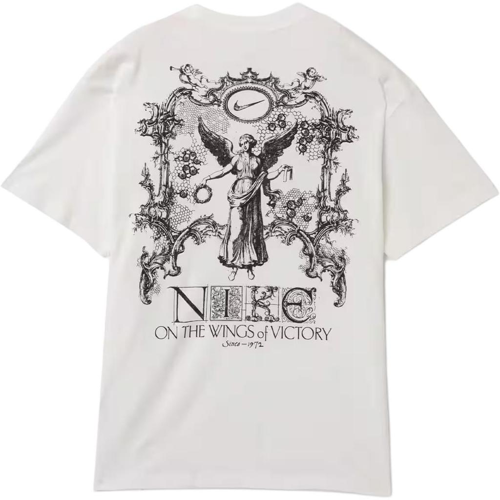 Nike Jako U Nsw Tričko M90 Oc Křídla Vict Železný kámen Měkké Pohodlné Volné Tričko s Krátkým Rukávem Unisex Vrcholy HV0168-100