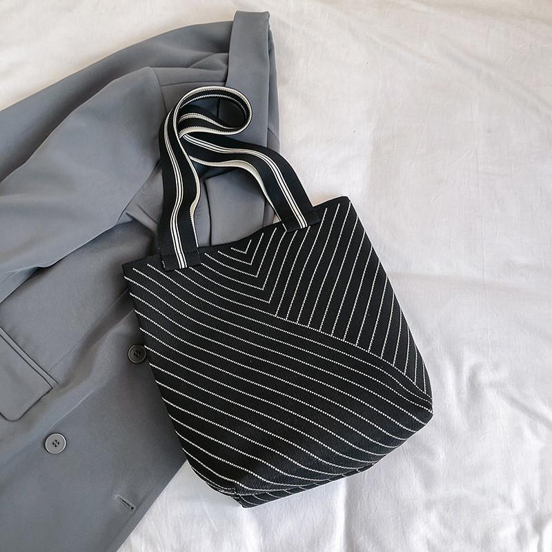 Fashionable Large Capacity Tote Bag For Women Summer Commuter Bucket Design