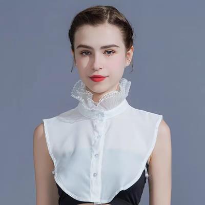 Blouse chemise élégante blanche à volants avec col de poupée superposé et col amovible