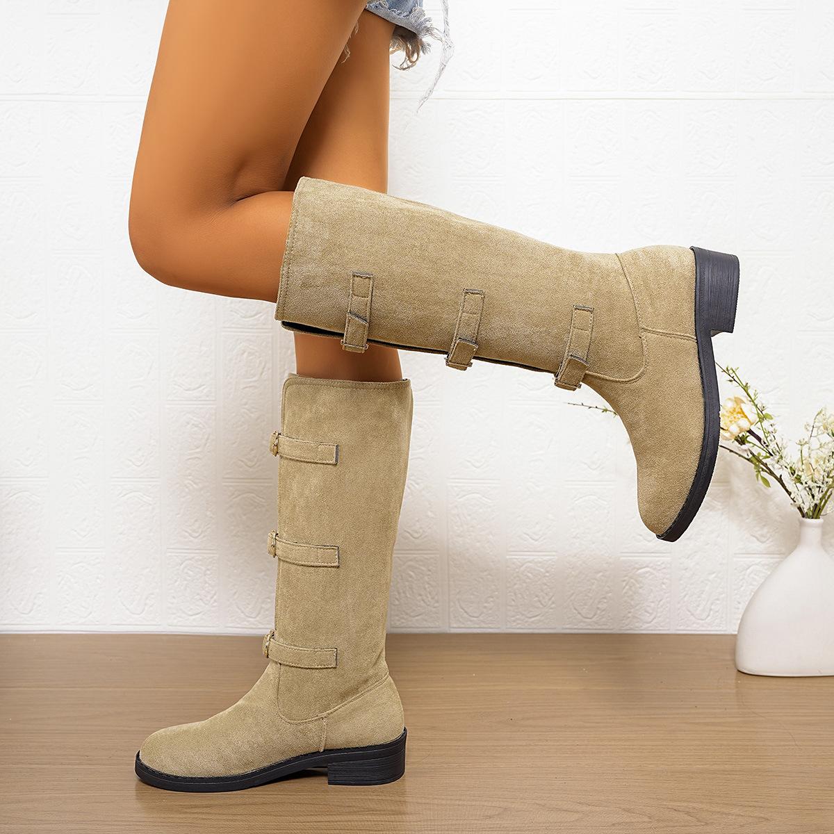 

Ботинки женские модные осенне-зимние, с высоким голенищем до колена, на квадратном каблуке, из замши, с ремешком на металлической пряжке в три ряда большого размера 43 хаки