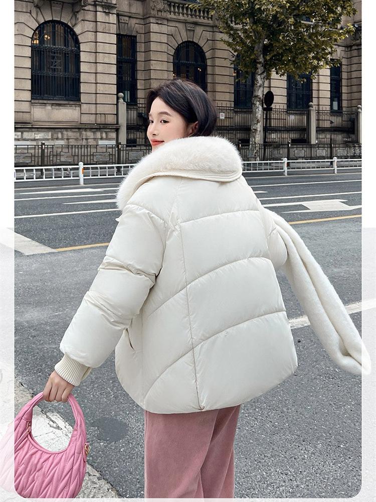 Krótka odpinana kurtka puchowa z futrzanym kołnierzem