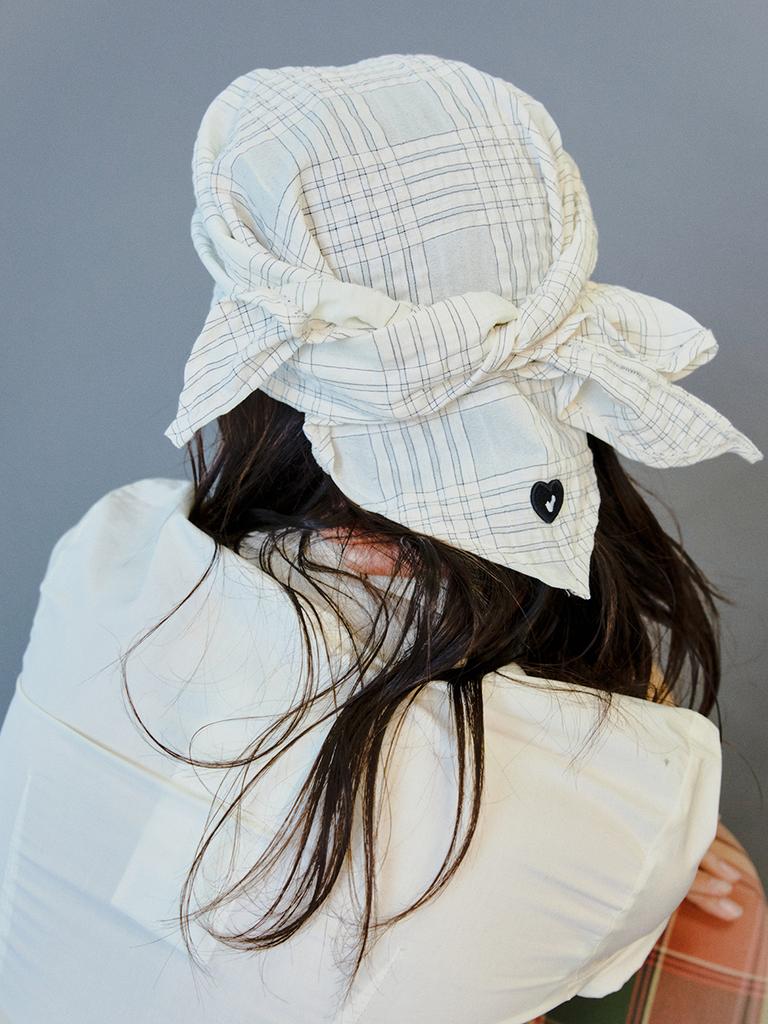 Eosseomnijeu Scarf Cap_Grid Cream