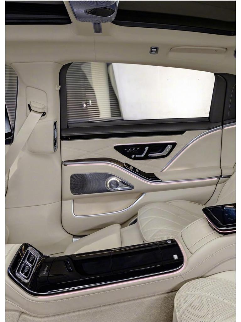 S-Class S400L/S450L Rear Door Rotating Tweeter & Ambient Light Upgrade