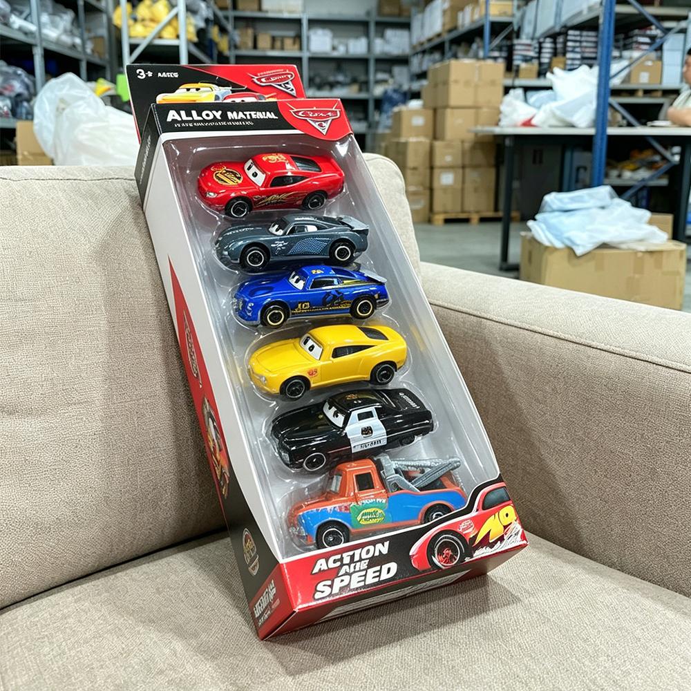Neue 1612-teilige Pixar Cars Geschenkbox Metall Druckguss Lightning McQueen Auto Modell Spielzeug Onkel Jackson LKW Junge Geburtstagsspielzeug