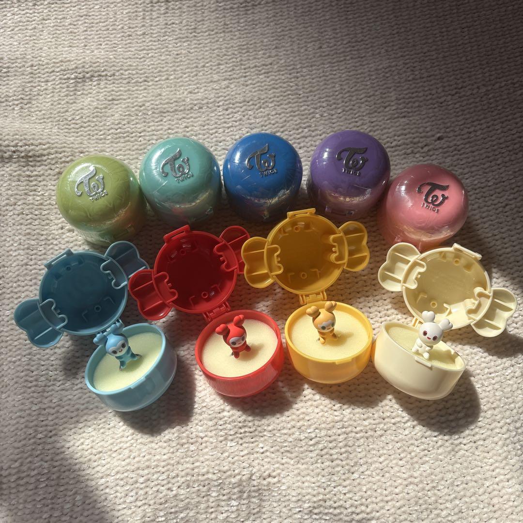 

[USED] TWICE Gachapon Ring