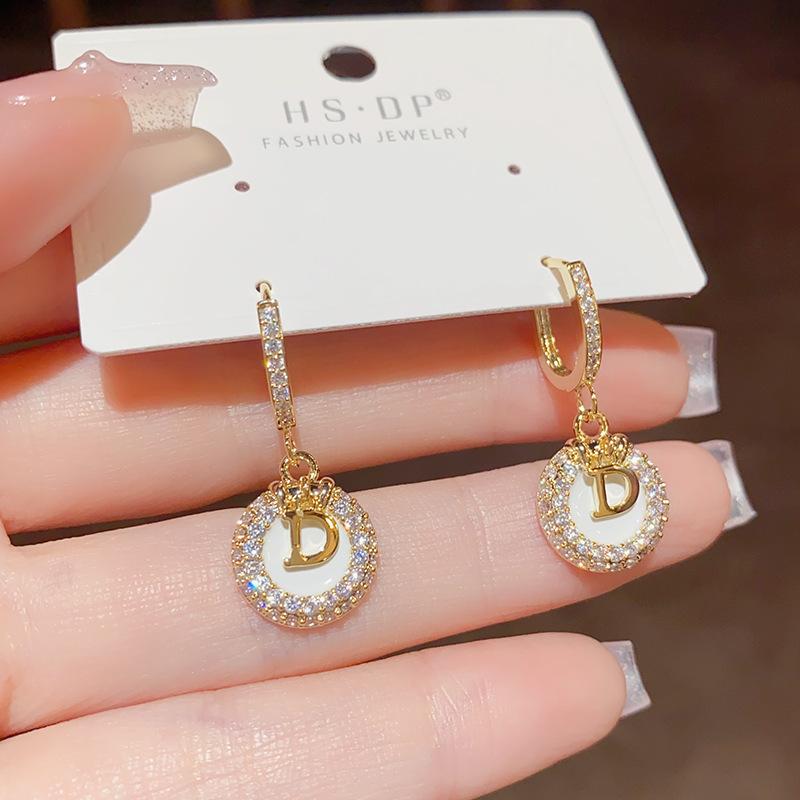 Exquisite High-end Fashionable Retro Full Rhinestones Round Letter D Earrings Niche Design and Earrings for Women .