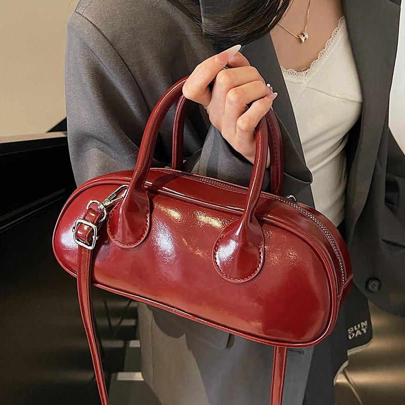 Popular new Korean version niche simple personality portable baguette bag femininity casual versatile commuter messenger bag