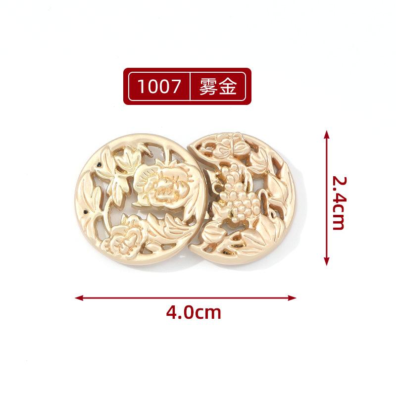 

Геометрическое ожерелье с подвеской из больших и маленьких квадратов One size