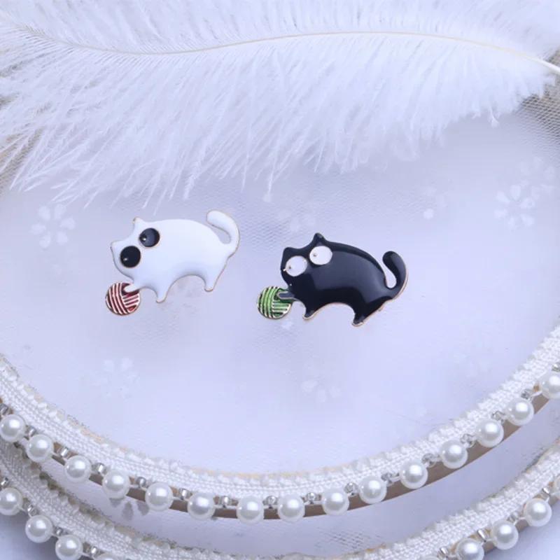 New Cute Little Fat Man Playing Ball Cat Brooch Ladies Alloy Enamel Cat Animal Party Casual Brooch