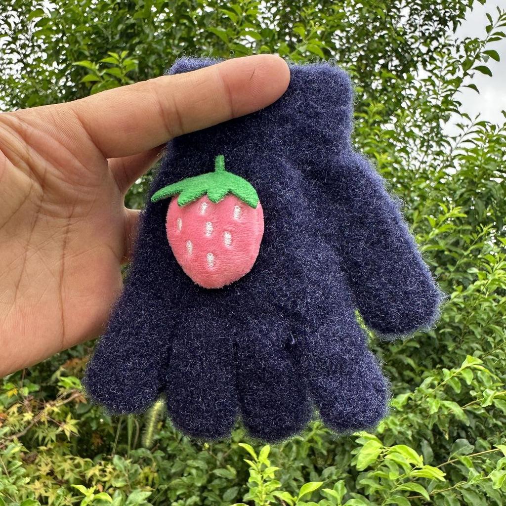 Kids' 3D Cartoon Santa Gloves: Windproof Full-Finger Warmth