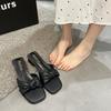 Wind 2025 neue Cool-Slipper mit dickem Absatz Damenmode Außenbekleidung vielseitige Ein-Wort-Pantoletten niedrige Absatzsandalen Sommer