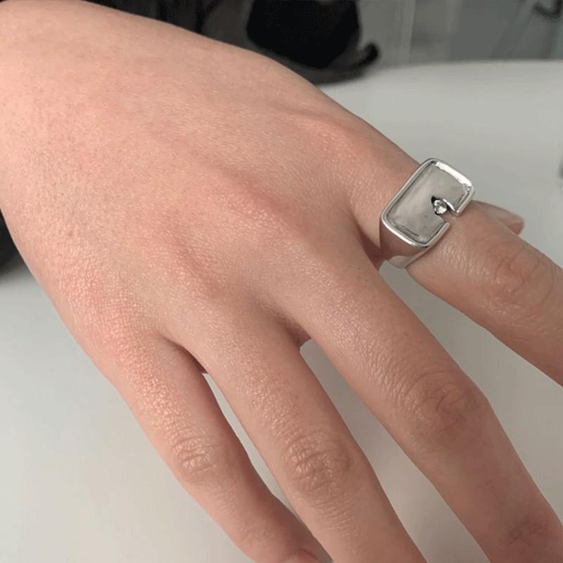 Stylish Adjustable S925 Silver Couple Rings Featuring Retro Broken Accents Zircon