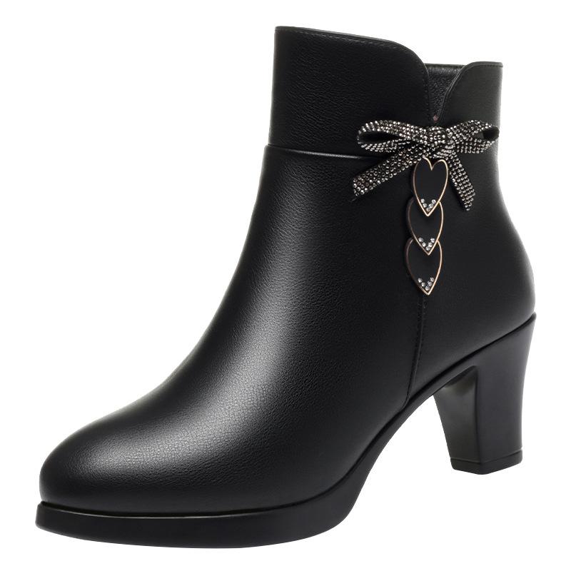 Mom shoes autumn and winter leather shoes, new velvet short boots and elderly winter shoes fashion boots comfortable leather cotton shoes