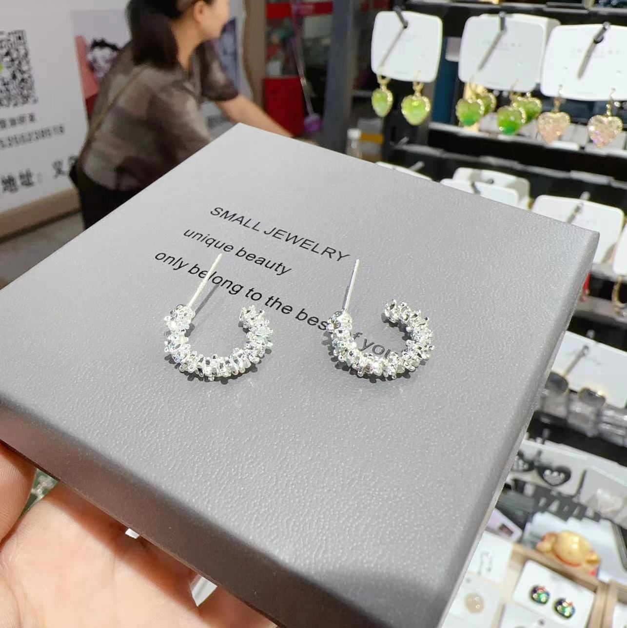 

Винтажные металлические серьги-гвоздики в форме сердца для женщин, новые модные серьги серебряного цвета с геометрическим узором и волной, ювелирные украшения для вечеринок, аксессуары серебряный