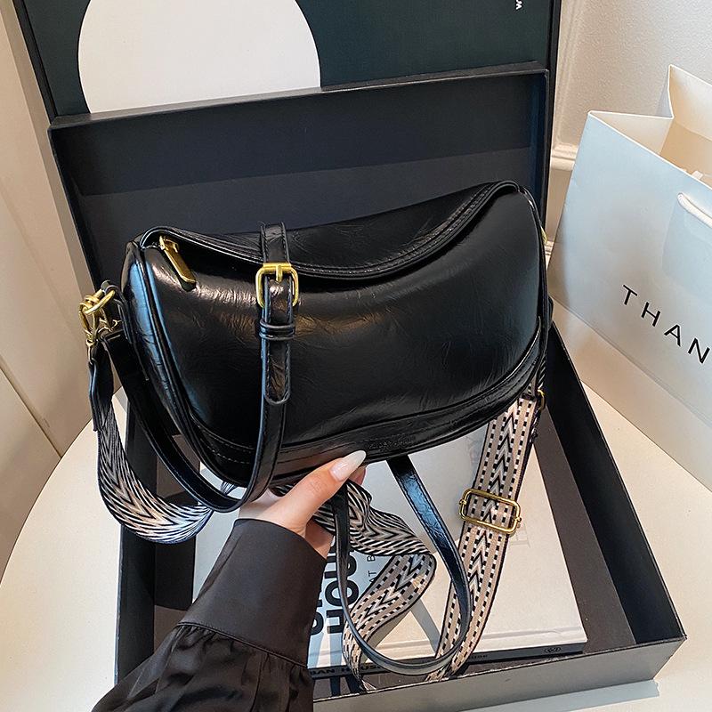 Niche Women's Retro Crossbody Dumpling Bag - 2025 Autumn/Winter Collection, Versatile High-End Shoulder Bag.