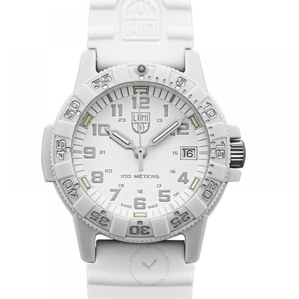 

Часы унисекс Luminox с кожаной обложкой и кварцевыми черепахами с белым циферблатом