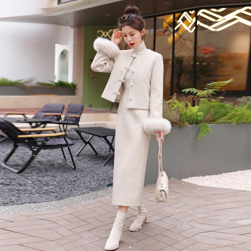 

New Winter Jacket with Duck Down, Fox Fur Scarf, and Sleeves YJ9023 L білий/вершковий