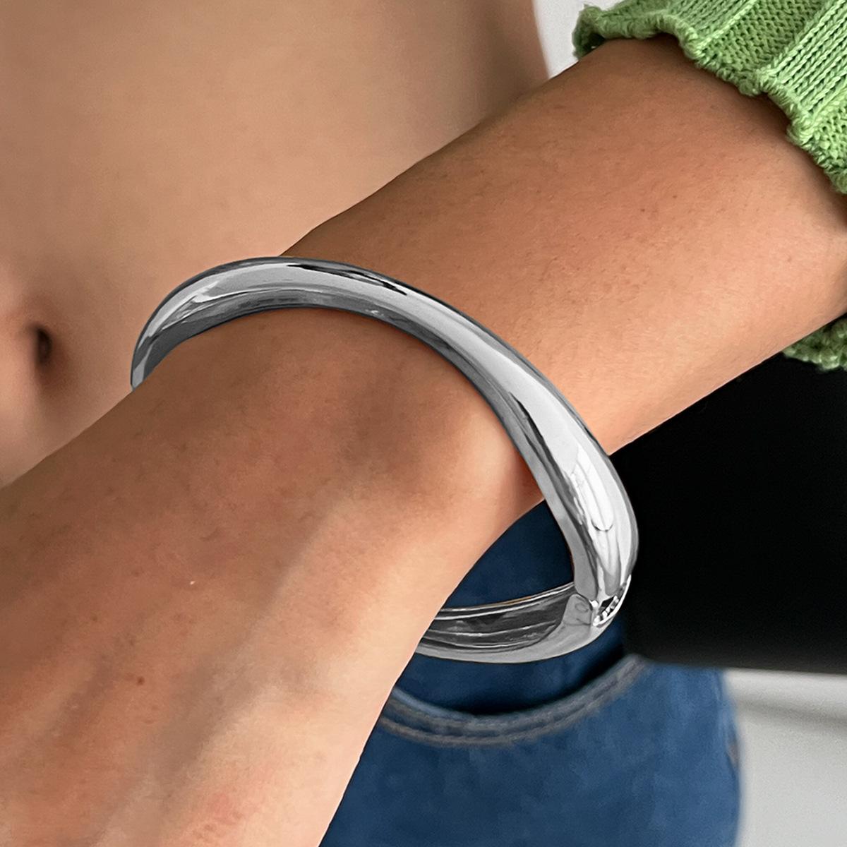 

Преувеличенный вогнутый глянцевый широкий браслет-пружинка, женский, индивидуальный, панк, нишевый, открытый браслет, ювелирные изделия