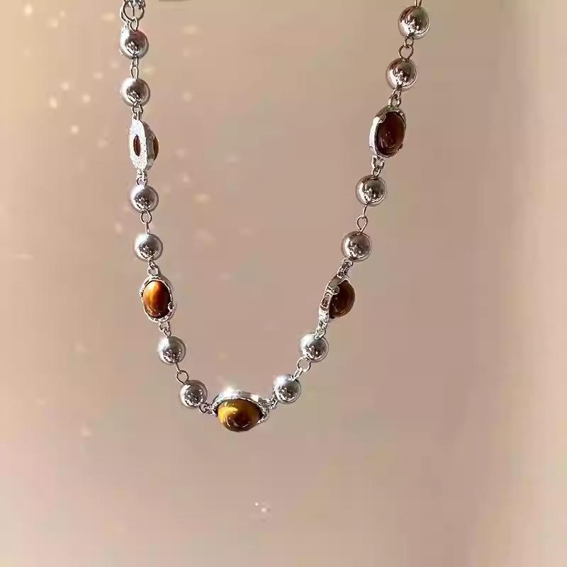 Autumn and winter new sweet and cool style Maillard tiger's eye stone beaded necklace women's retro high-end neck chain fashion collarbone chain