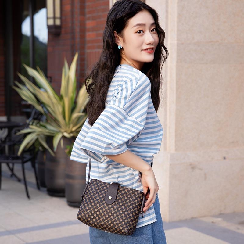 Retro polka dot printed buckle shoulder crossbody bucket bag new versatile fashion large capacity women's bag