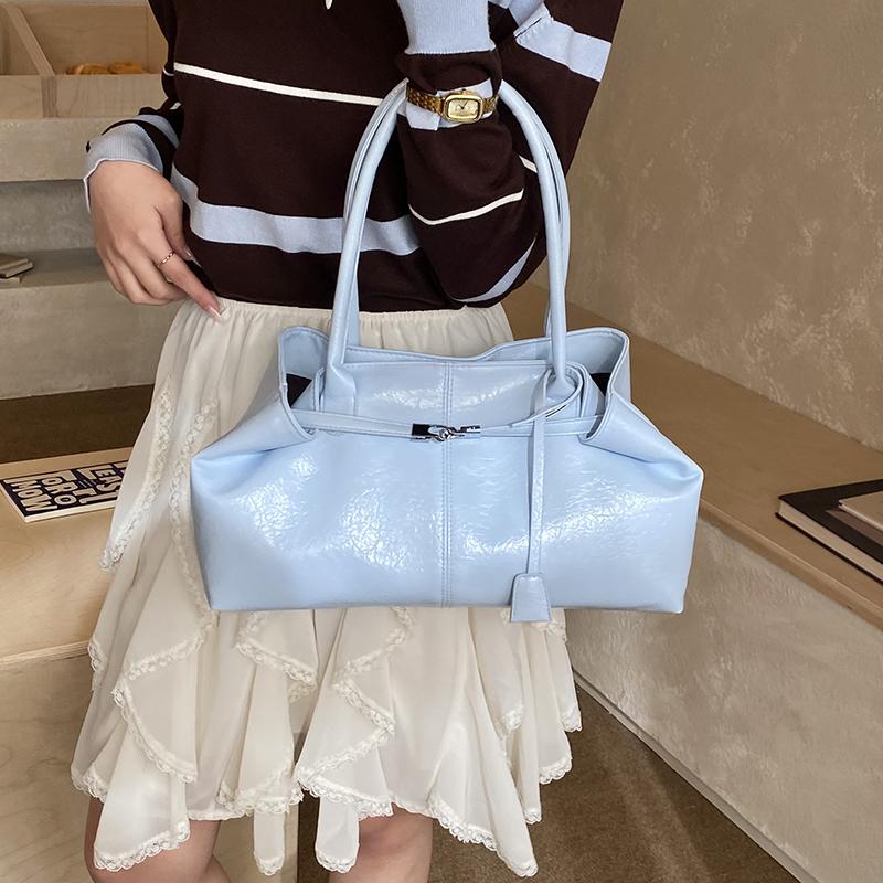 PU Tote Bag for Women with Cracked Texture Design and Metal Clasp Closure Ideal for Daily Use Work and Casual Outings