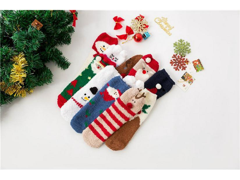 Chaussettes Boule de Noël en Polaire Corail pour Femmes - Prêtes pour l'Hiver, Résistantes au Froid, Chaussettes de Nuit Mi-Mollet Doublées Polaire, Cadeau de Noël Parfait.