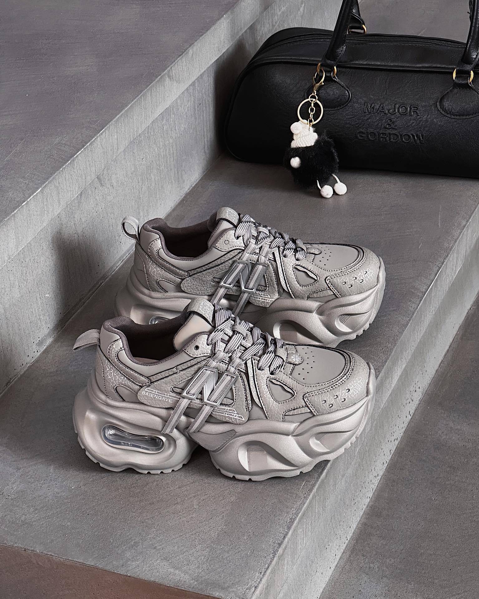 

European station dad shoes women s 2025 autumn new versatile leather air cushion thick sole heightening mesh casual sports shoes 35