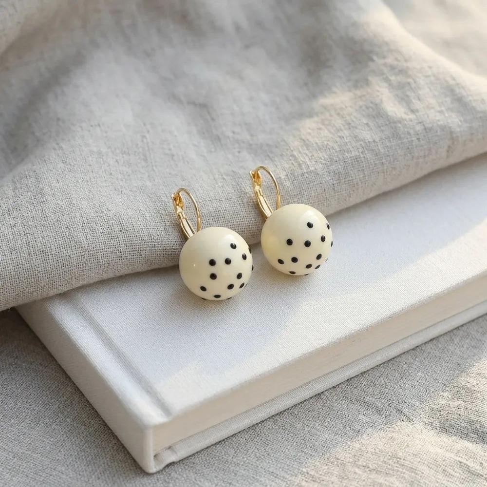 Hypoallergenic Round Ball Earrings Ear Clips Drop Earrings Dangle Earrings Fashion Accessories белый