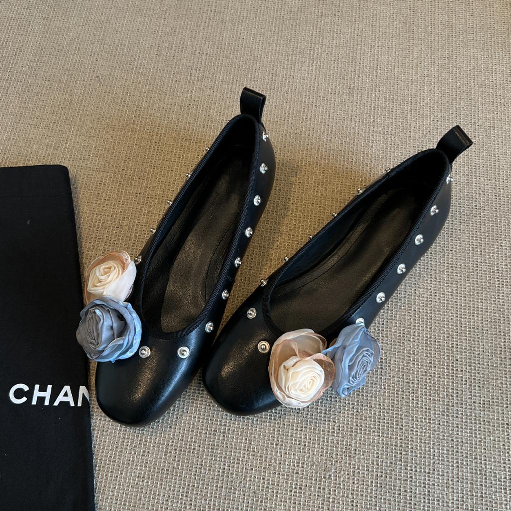 Sheepskin version~ niche design flower spikes small leather shoes 2025 new versatile shallow mouth Mary Jane shoes single shoes women