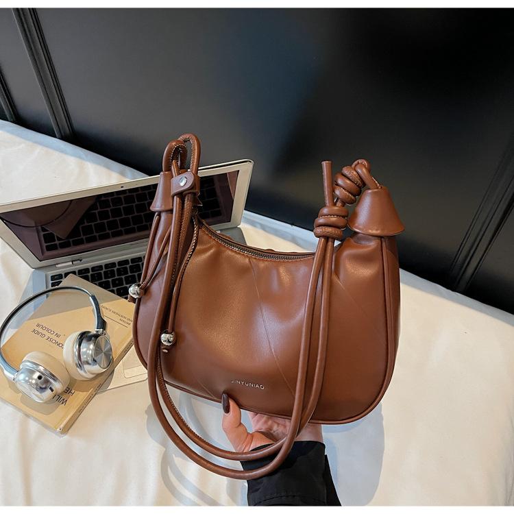 Original design sense bag women 2025 new trend dumpling bag shoulder armpit bag commuter large capacity messenger bag