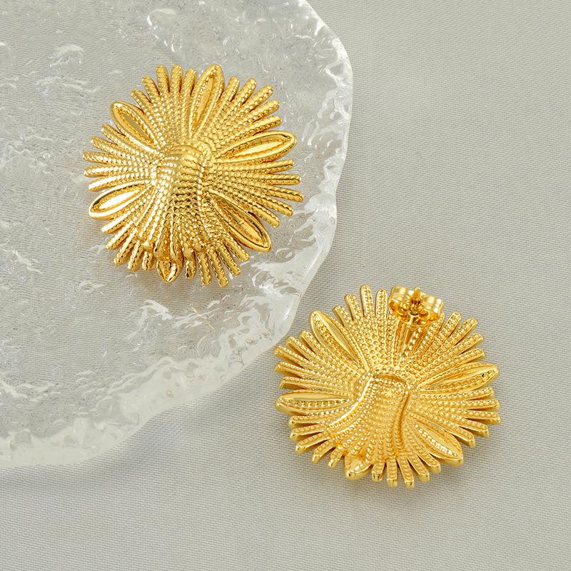 Stainless steel fashion high-end flower bee earrings titanium steel 18k retro versatile personality wind flower earrings women