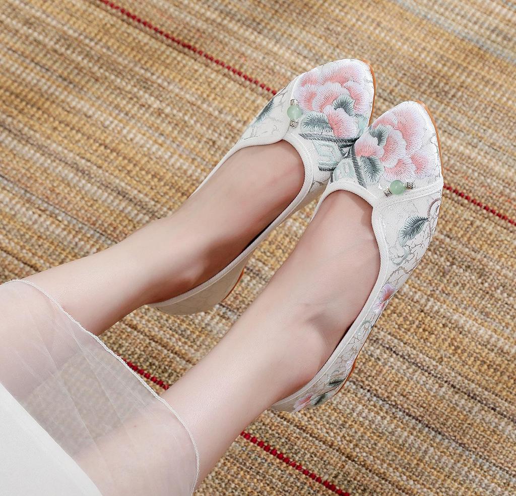 Ruyu 2024 Jaro/Léto Dámské Vyšívané Látkové Boty ve Starém Pekingském Stylu se Špičkou pro Cheongsam