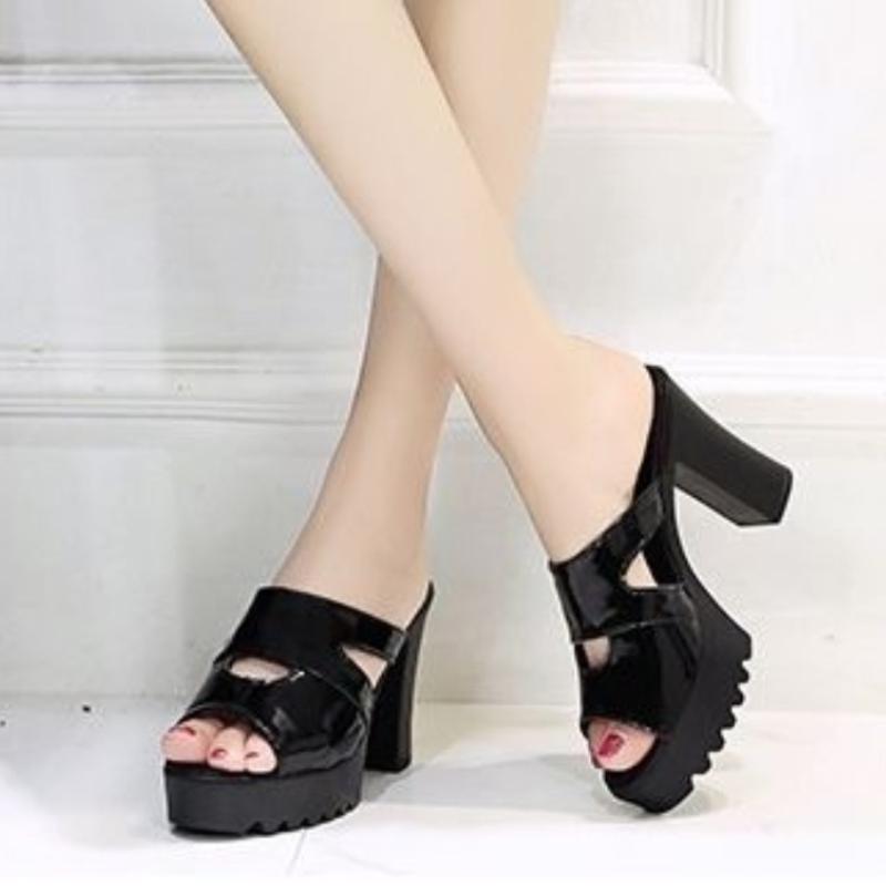 Mode 2025 Heiß verkaufende Neue Stil Damen Dicksohlige Schöne Hausschuhe Hochhackig Wasserdicht Plateau Sexy T-förmiges Design