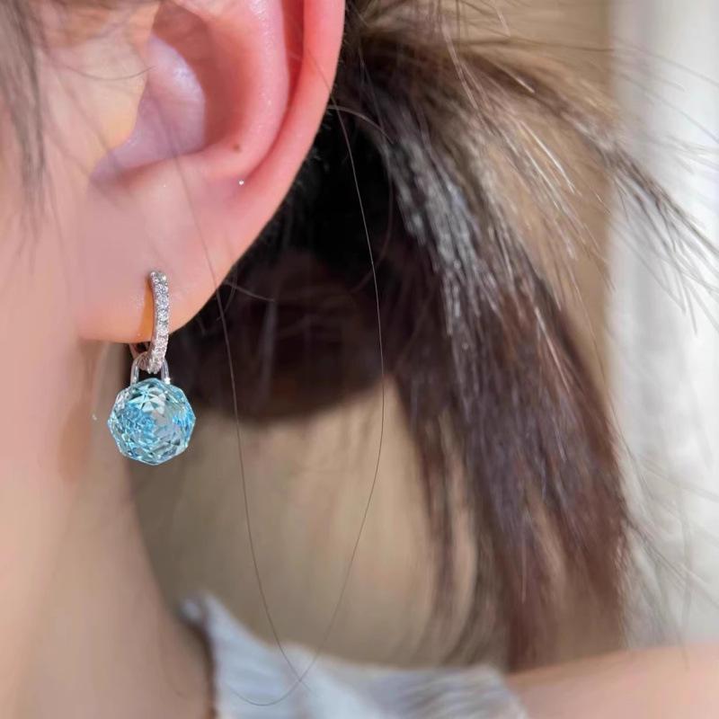 Fresh and sweet blue crystal zircon stud earrings for women's new temperament earrings niche design high-end exquisite ear buckles