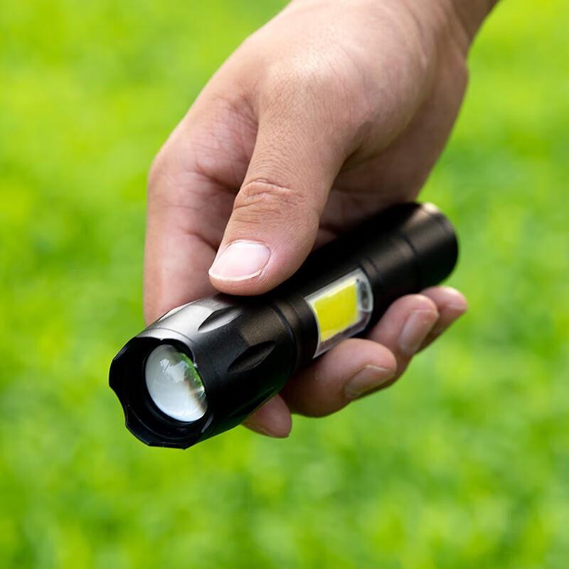Rechargeable Zoom LED Flashlight