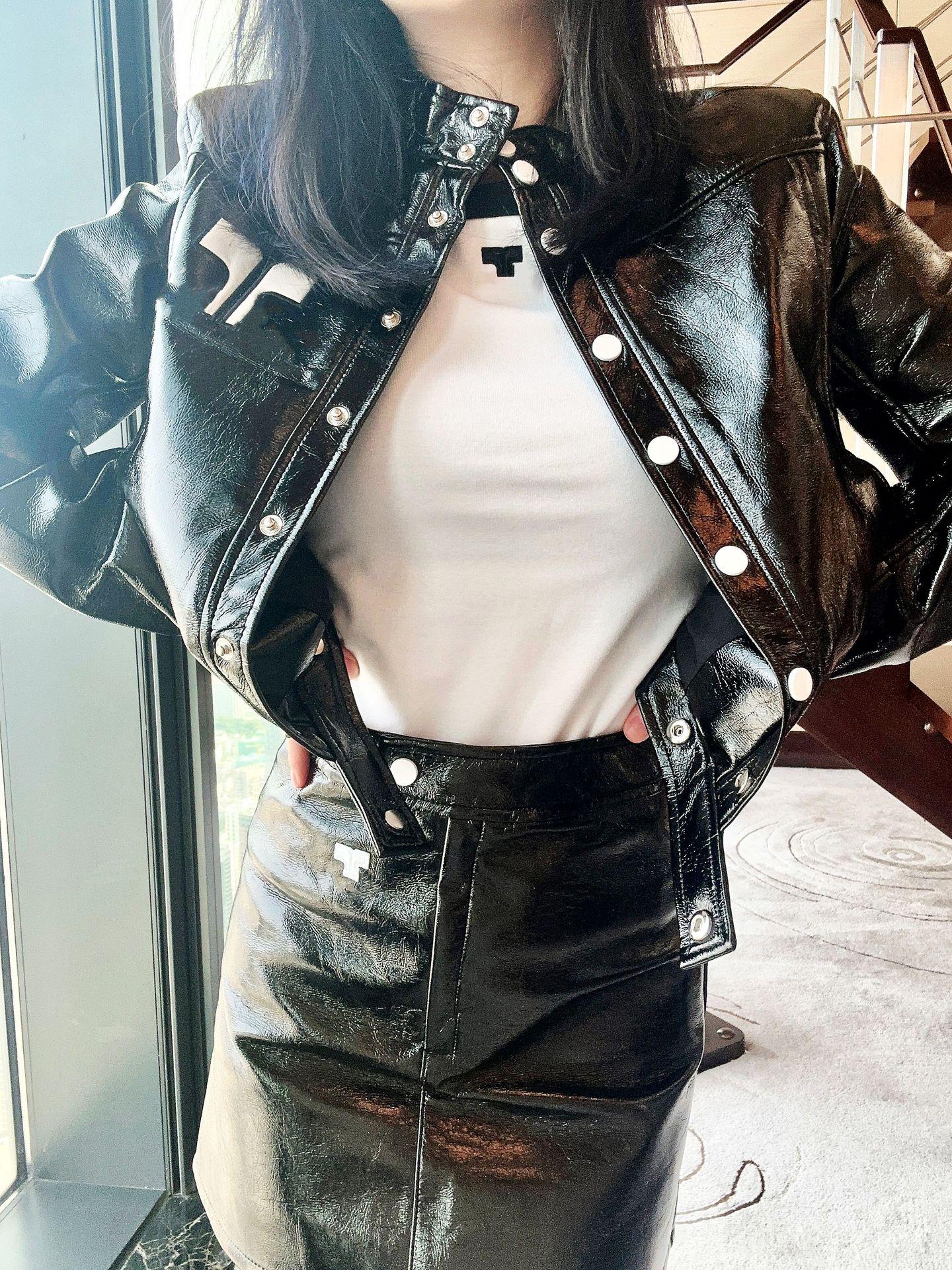 

Двухцветная куртка из лакированной кожи со стойкой - Черная и синяя Small