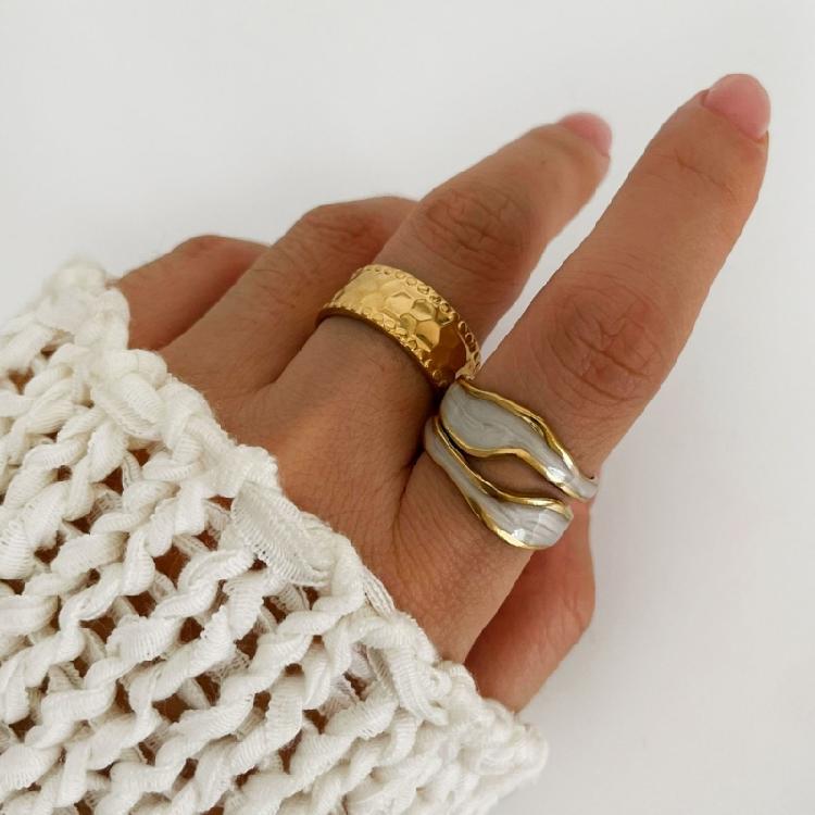 High Quality Alloy Ring With Wrinkle And Hollow Features Enhanced By White Drip Oil For A Sophisticated Touch