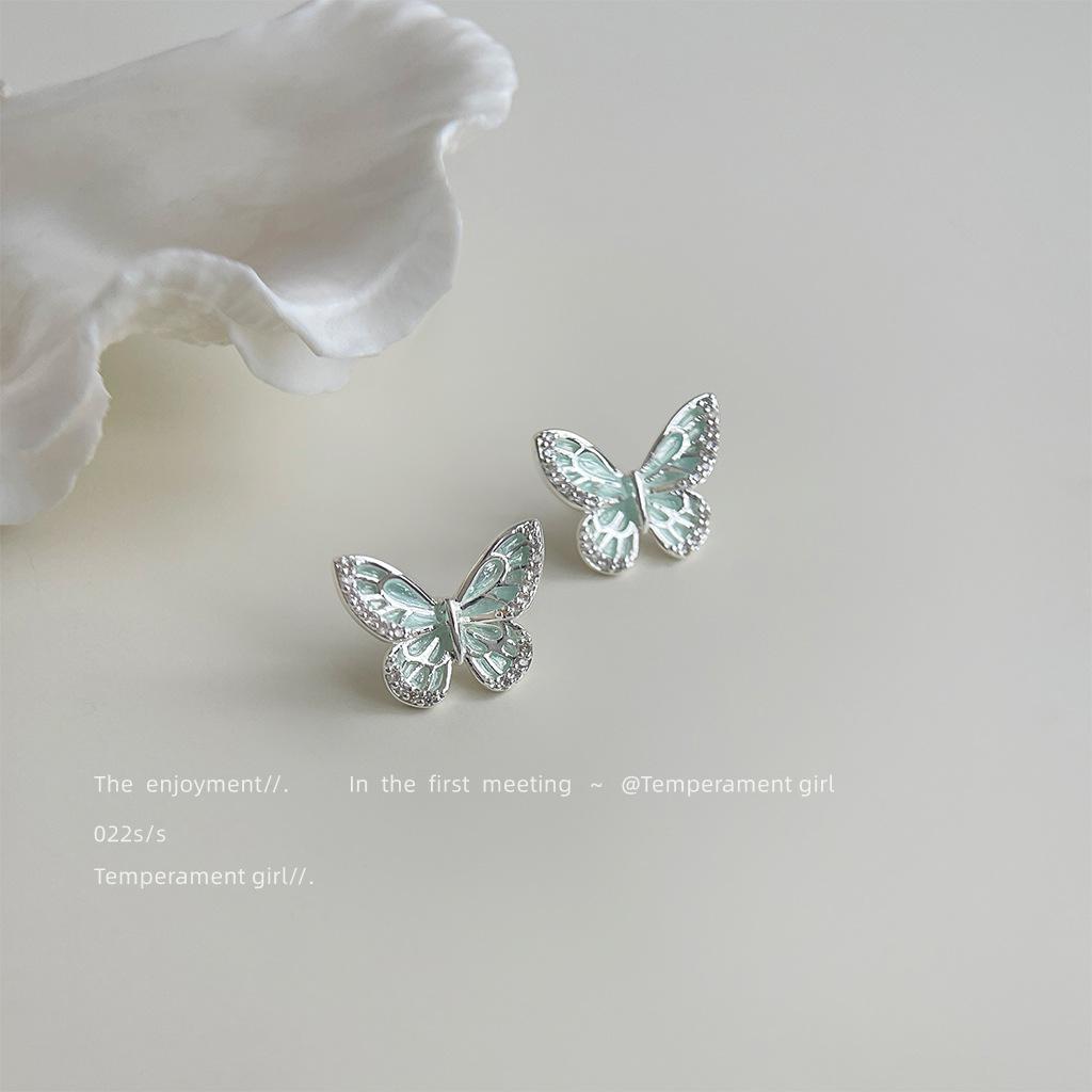 Micro-inlaid zircon mint mambo green oil drip silver needle butterfly stud earrings are fresh, sweet and simple, new summer earrings.