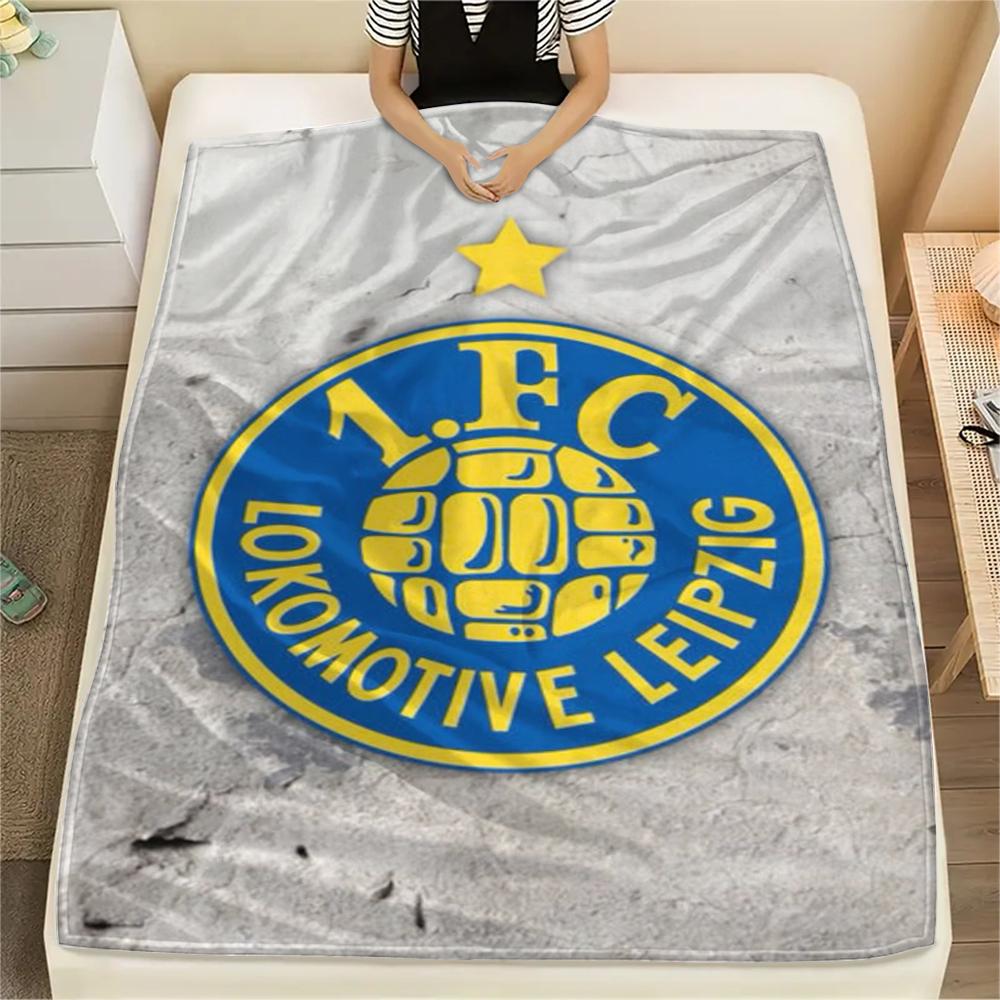 Koc flanelowy z nadrukiem Lokomotive Leipzig, Wysoka jakość, Wygodny na wszystkie pory roku, Wystrój domu, Ciepło i komfort, Idealny na prezenty świąteczne71