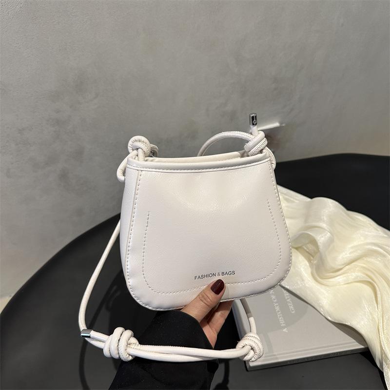 Fashion, lightweight and casual solid color new simple shoulder bag high texture versatile portable messenger bag women