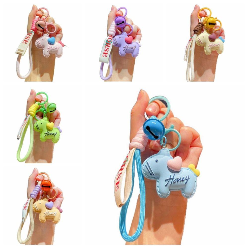 Pony Schlüsselanhänger aus Harz im Cartoon-Stil Realistische Pferdeanhänger aus Harz Heim-Büro-Dekor