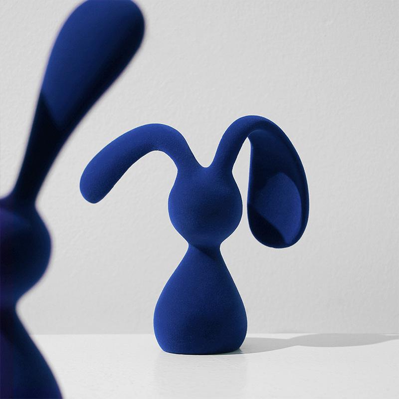 Neue Nordische Beflockung Galvanisieren Blaues Kaninchen Tier Skulptur Wohnzimmer TV Weinregal Büro Schreibtisch Heimdekoration Geschenke